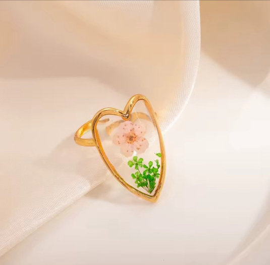 Heart resin adjustable ring