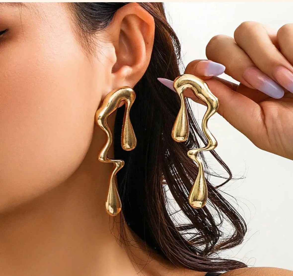 WATERDROLET STATEMENT DISTORTED SHAPE EARRING