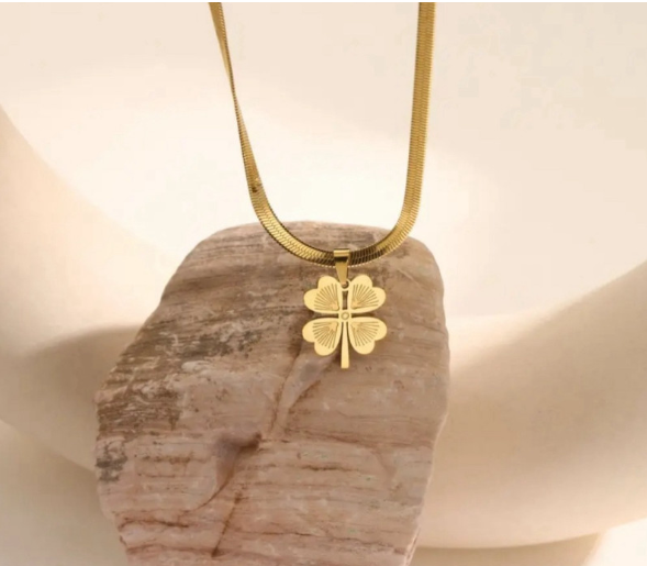Solid Snake Chain with clover necklace
