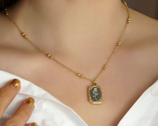 Beaded chain vintage rose