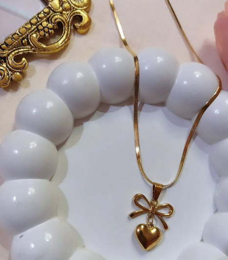 Bow heart snake chain