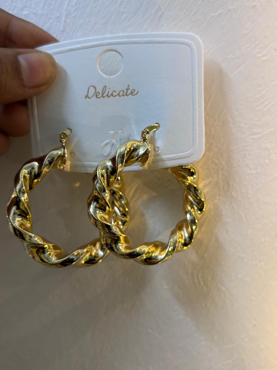 HOOPS TWIST EARRINGS