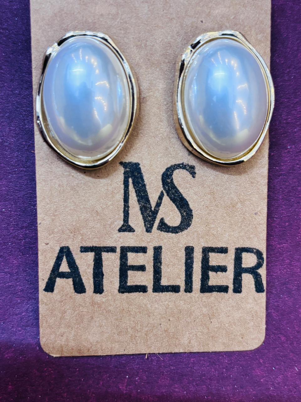 WHITE BIG PEARL EARRING