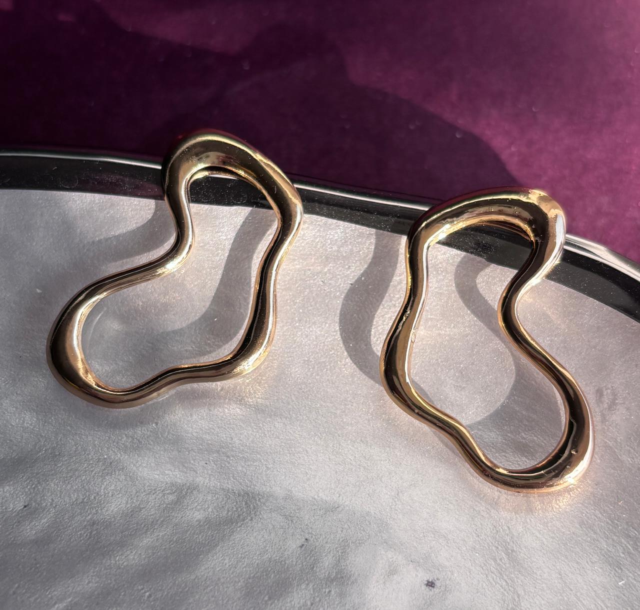 STATEMENT DISTORTED SHAPE EARRING