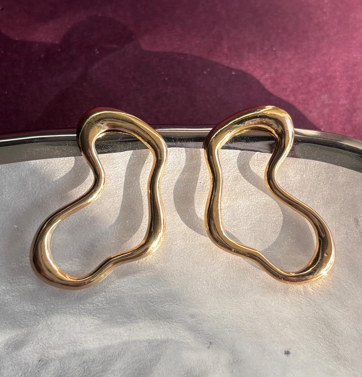 STATEMENT DISTORTED SHAPE EARRING