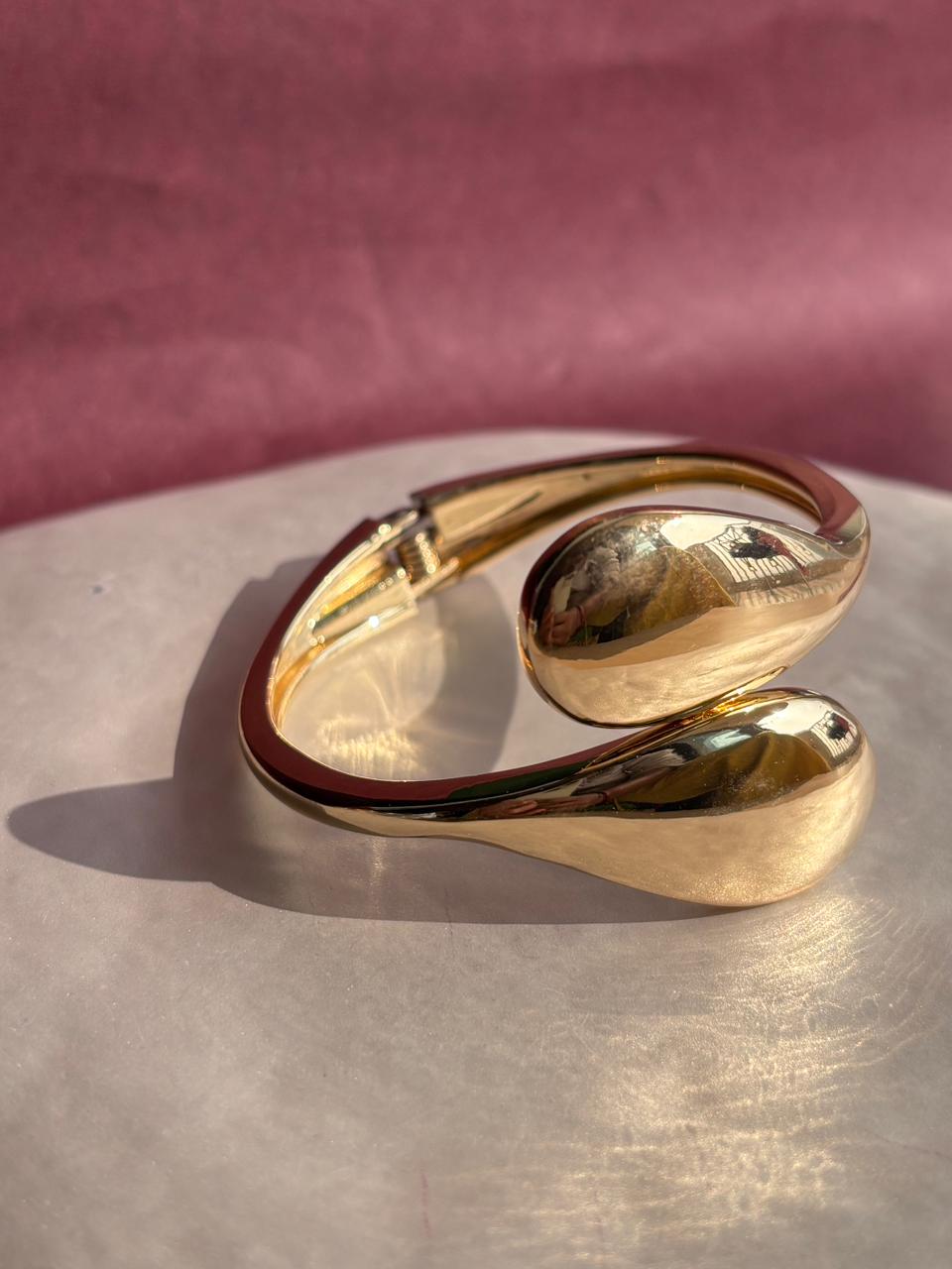 Trendy gold plated  water drop bracelet