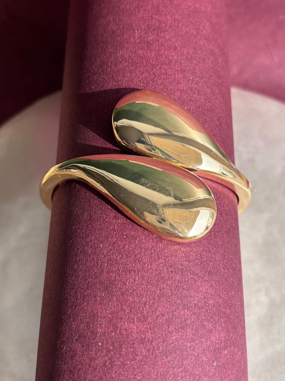 Trendy gold plated  water drop bracelet